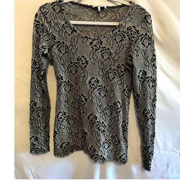 BKE Buckle Size M Fitted Black Gray Printed Pullover shear Top Shirt Long Sleeve - Picture 1 of 5
